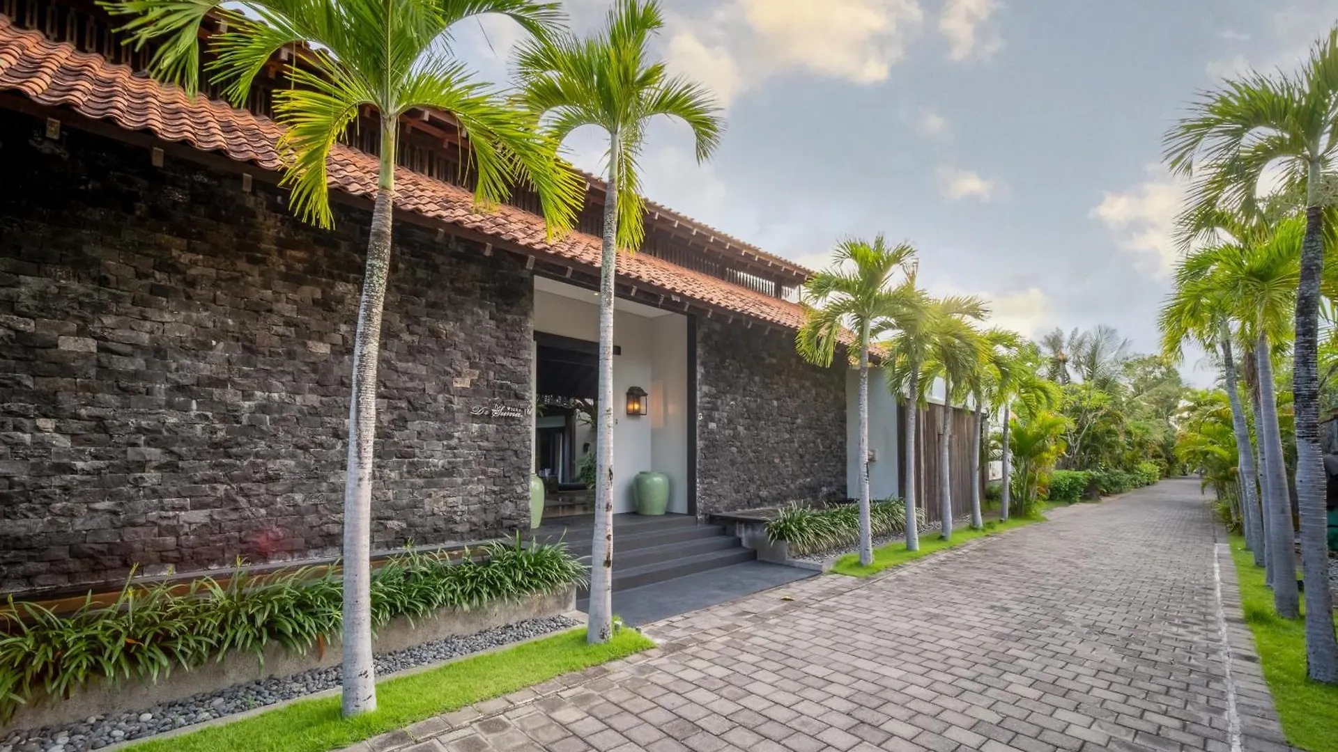 Villa De Suma - Fully Staffed Luxury Villa, Walk To The Beach! Seminyak