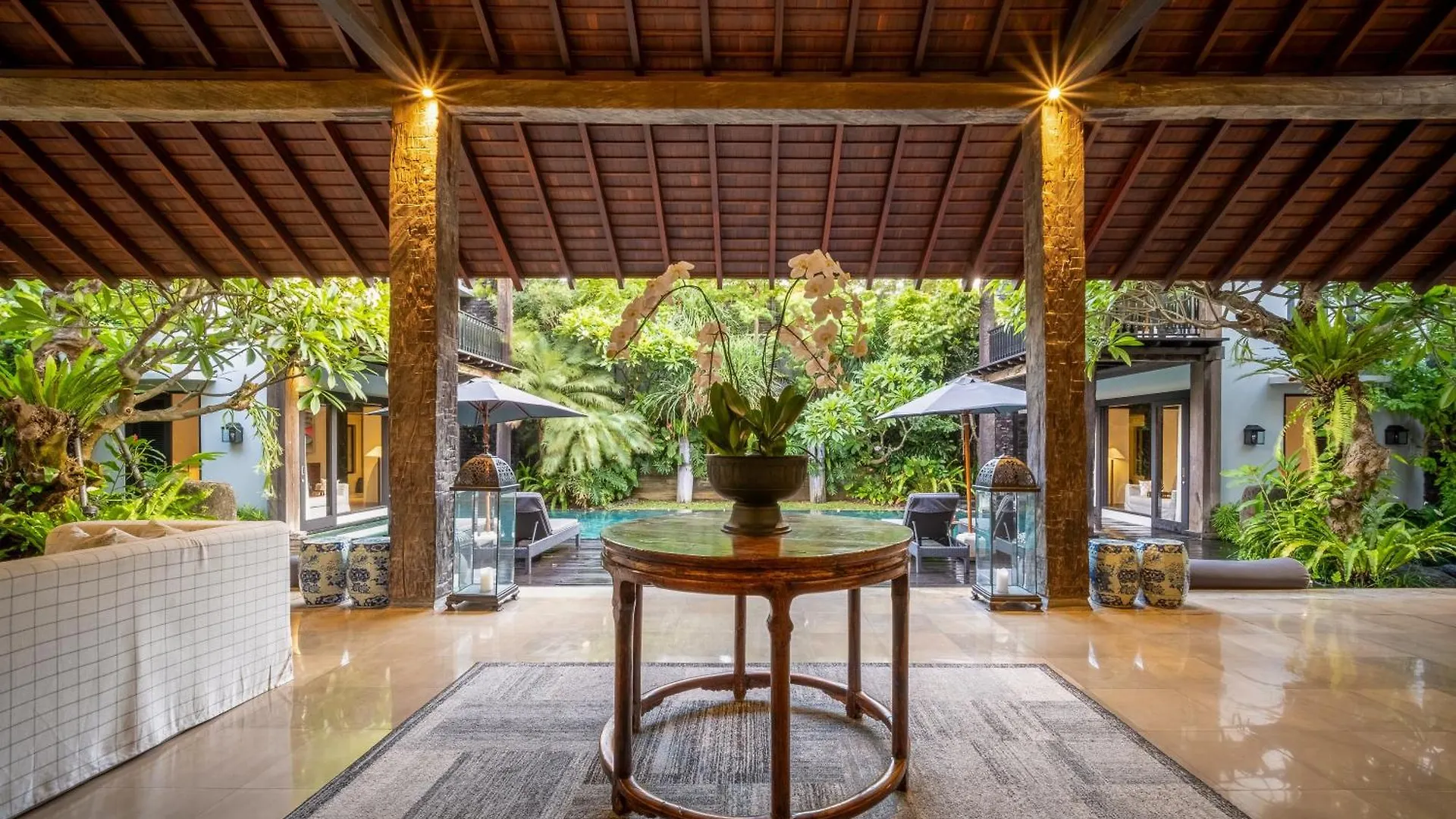 Villa De Suma - Fully Staffed Luxury Villa, Walk To The Beach! Seminyak