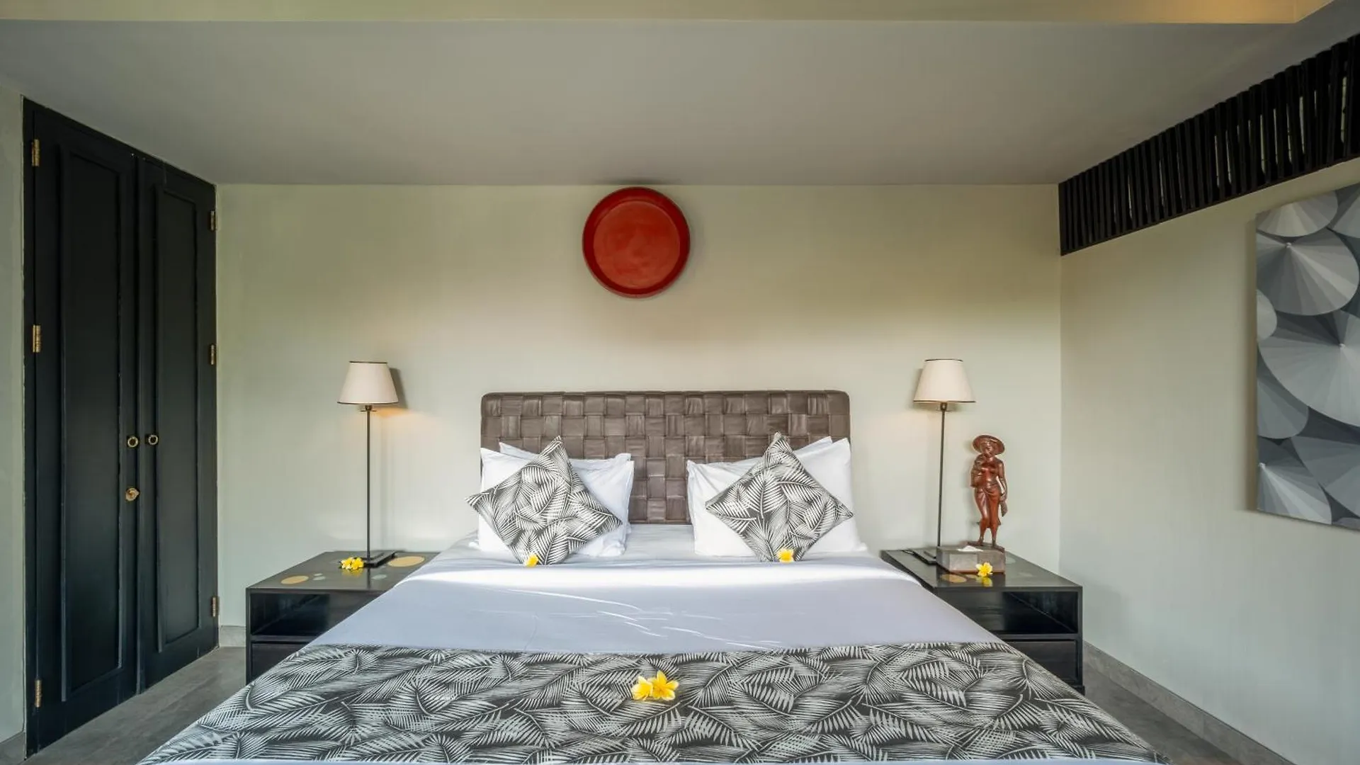 Villa De Suma - Fully Staffed Luxury Villa, Walk To The Beach! Seminyak