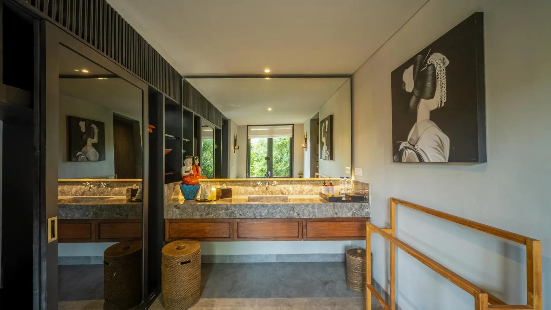 Villa De Suma - Fully Staffed Luxury Villa, Walk To The Beach! Seminyak