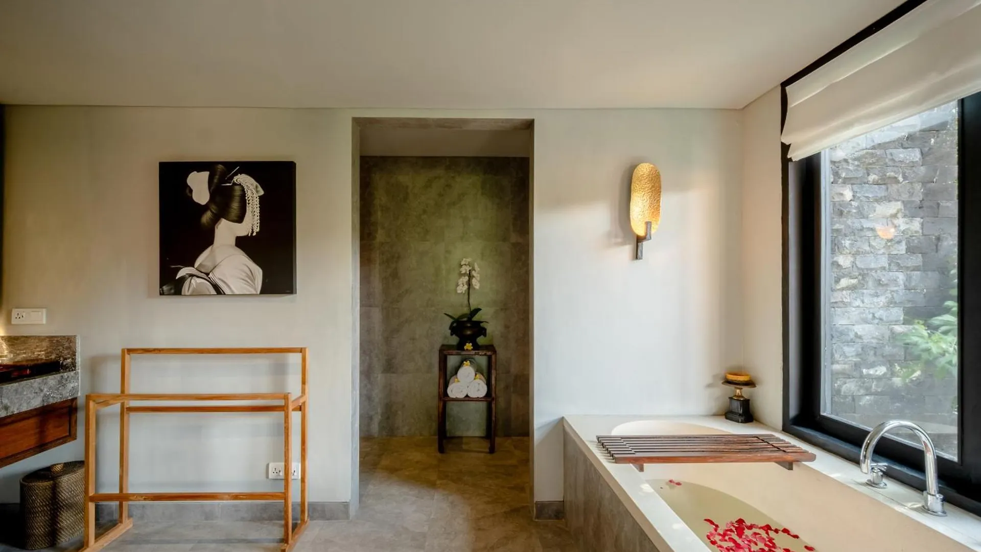 Villa De Suma - Fully Staffed Luxury Villa, Walk To The Beach! Seminyak