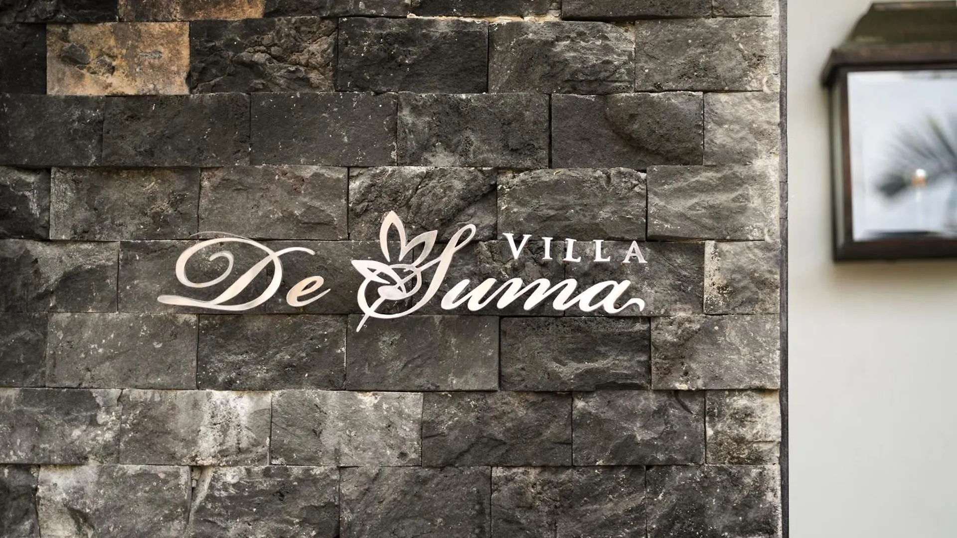 Villa De Suma - Fully Staffed Luxury Villa, Walk To The Beach! Seminyak 0*,  Indonézia