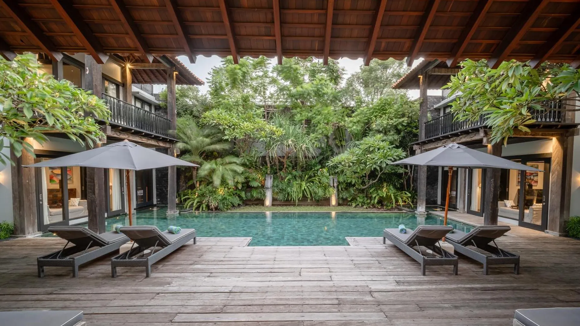 Villa De Suma - Fully Staffed Luxury Villa, Walk To The Beach! Seminyak
